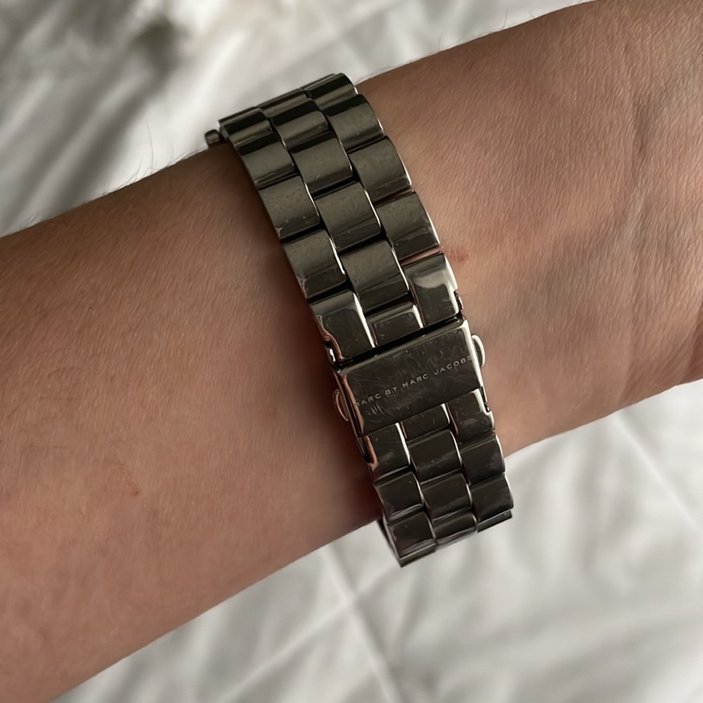MARC JACOBS 36mm SILVER WATCH - Picture 3 of 5